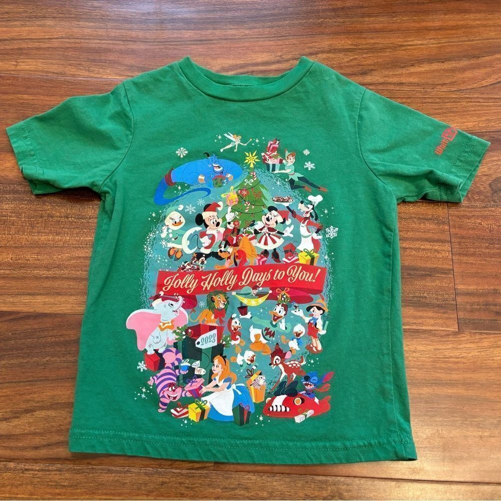 Walt Disney World 2023 Christmas green short sleeve shirt - Picture 1 of 3